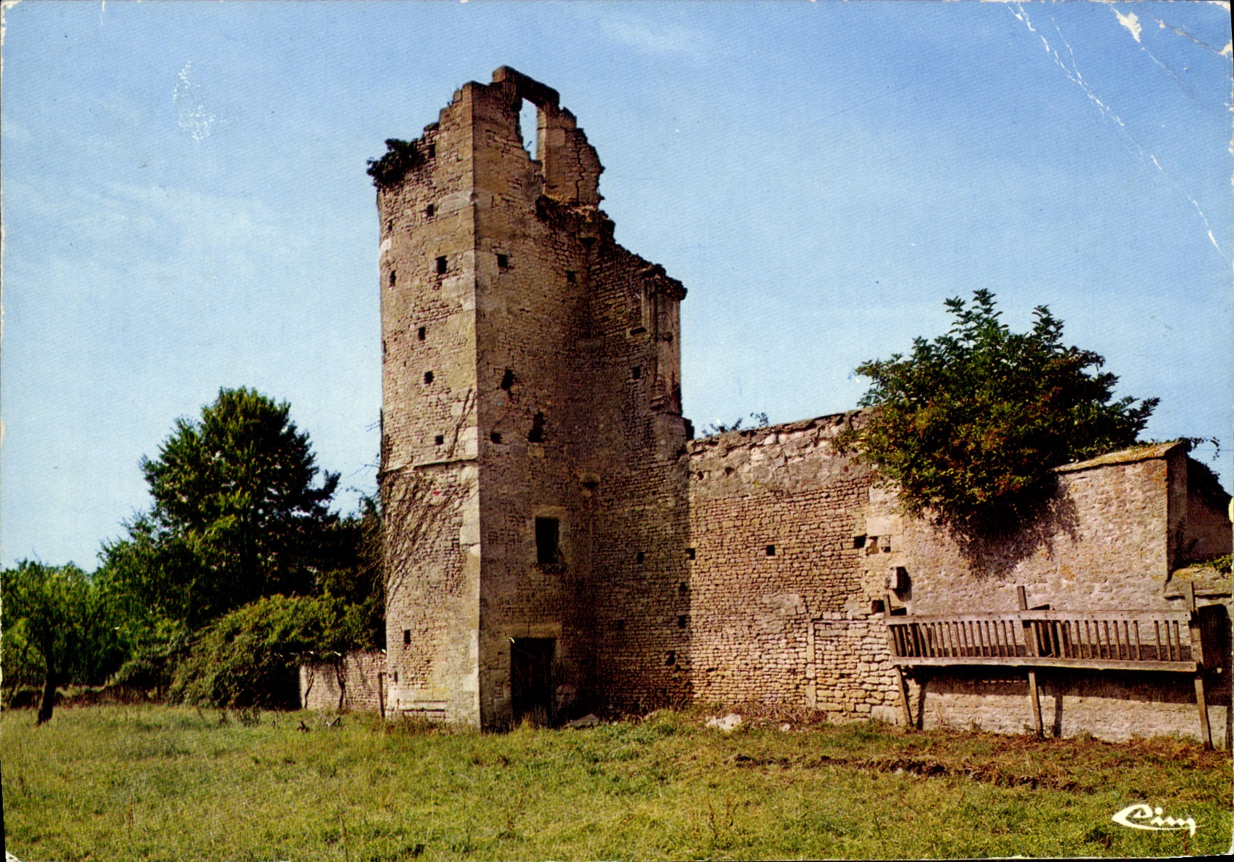 CPM Merville Franceville Plage Ruines de la tour