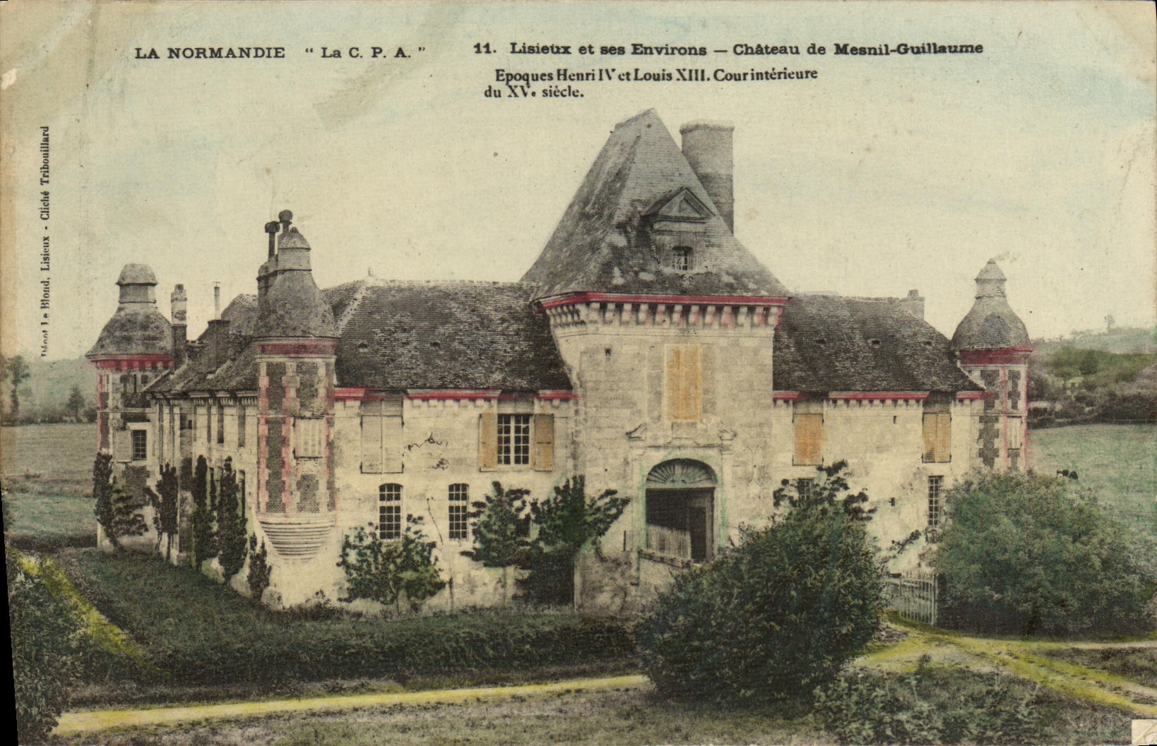 Lisieux et ses Environs — Château de Mesnil-Guillaume — Époques Henri IV et Louis XIII, cour intérieure du XVᵉ siècle