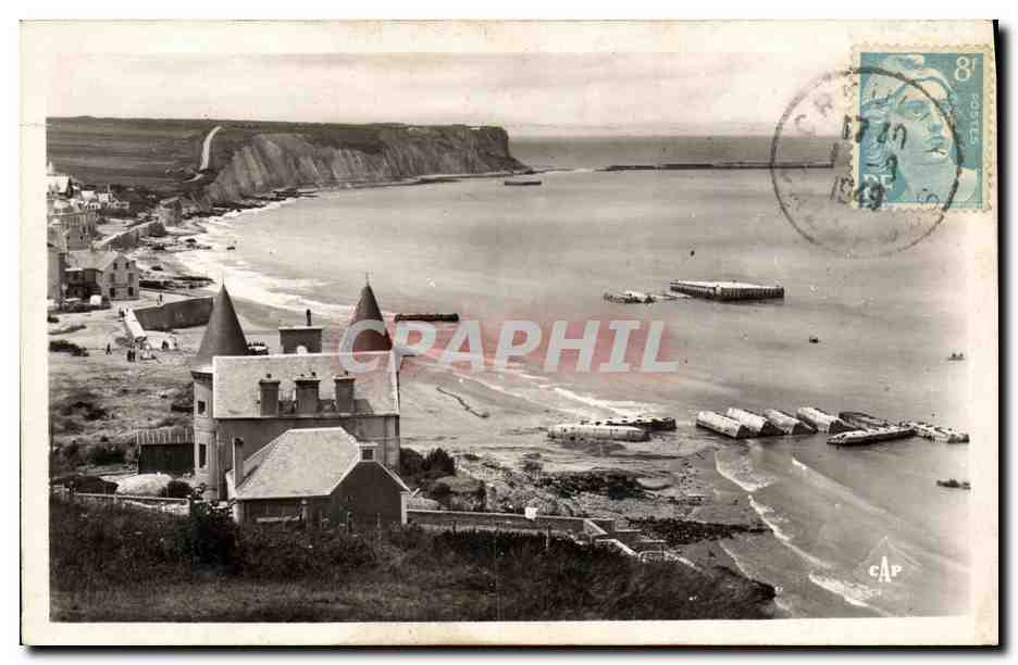 CPA Arromanches Les Bains Porte de la Liberation Vue generale du Port