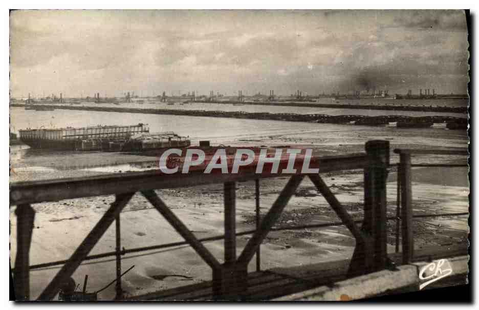 CPM Arromanches les Bains Port Winston Churchill Vue sur le Port prise du Pont d Arromanches