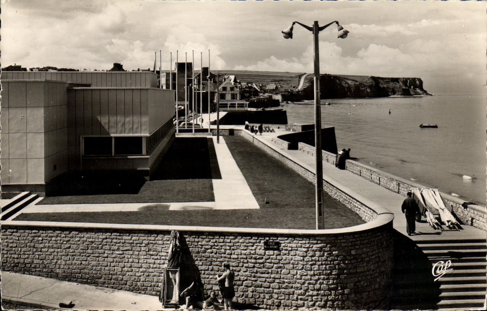 CPM Arromanches les Bains Port de la Liberation Le Musee