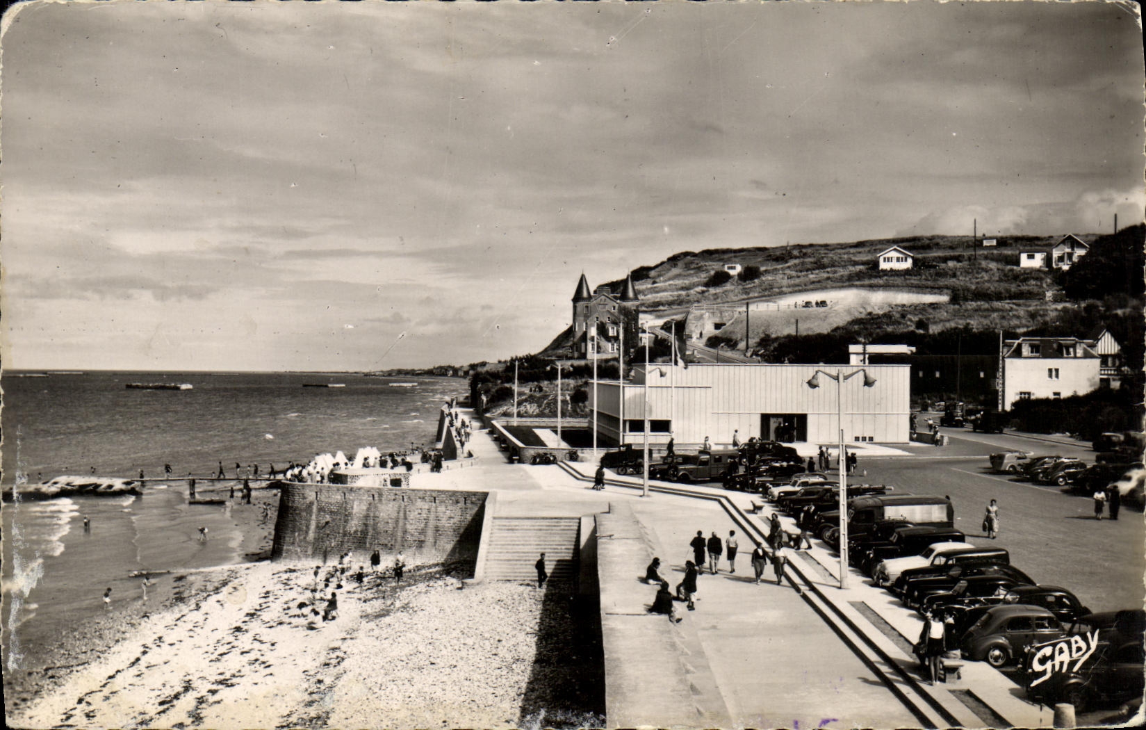 CPM Arromanches Vue d ensemble de la Plage