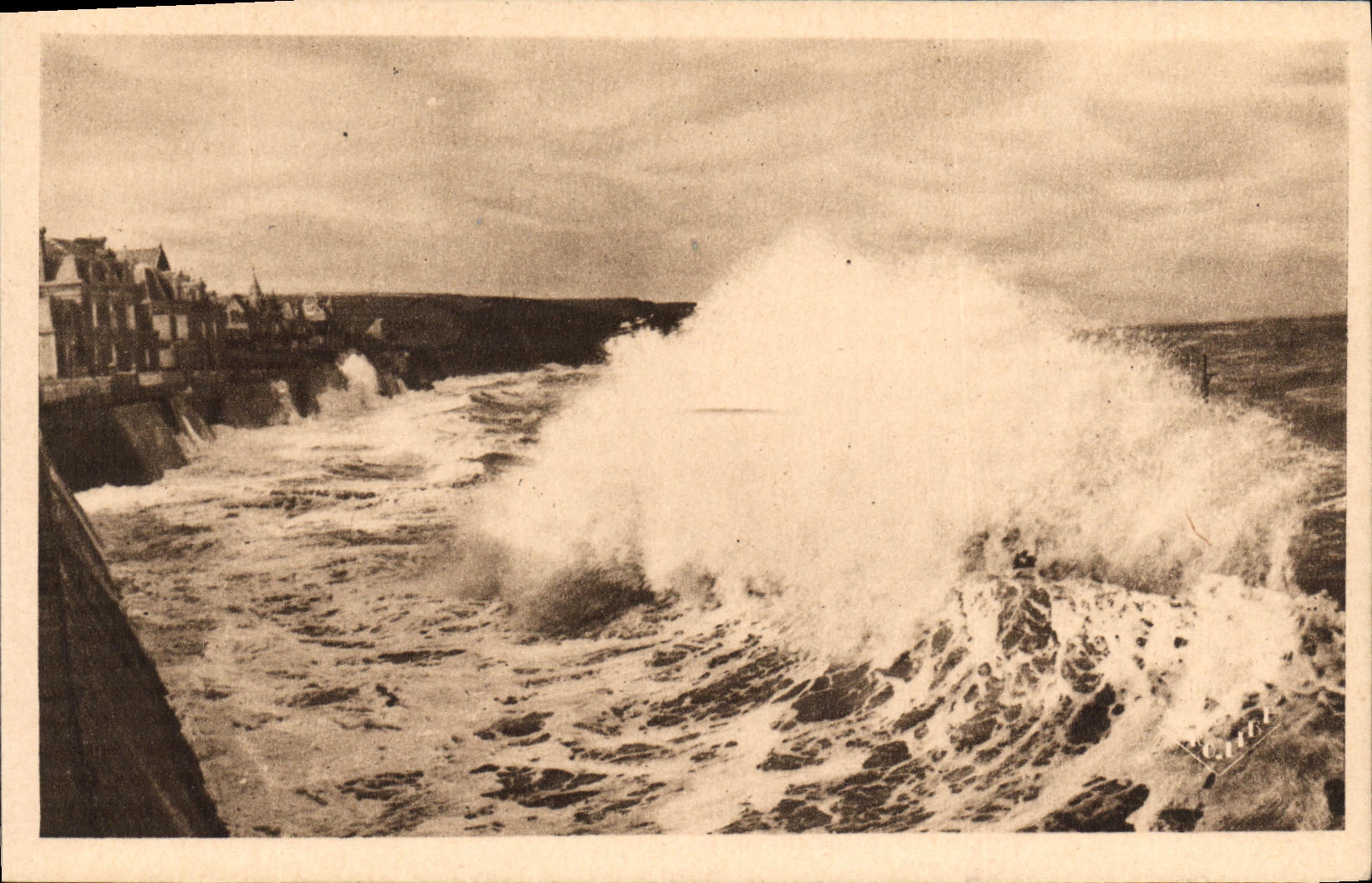 Arromanches-les-Bains — Le port de la Libération (1944) — Photo Chevrot, Honfleur (Calv.)