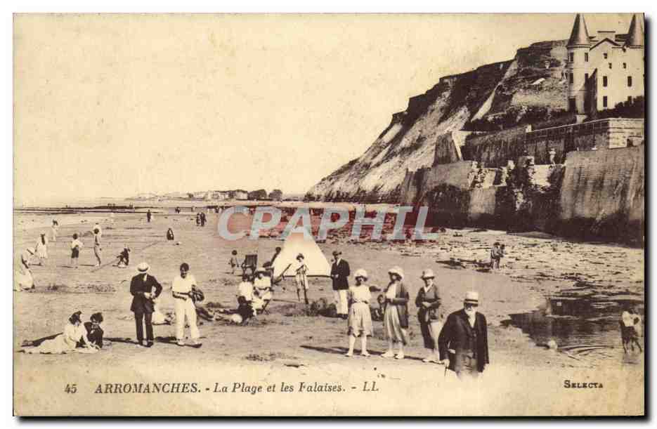 CPA Arromanches La Plage et les Falaises
