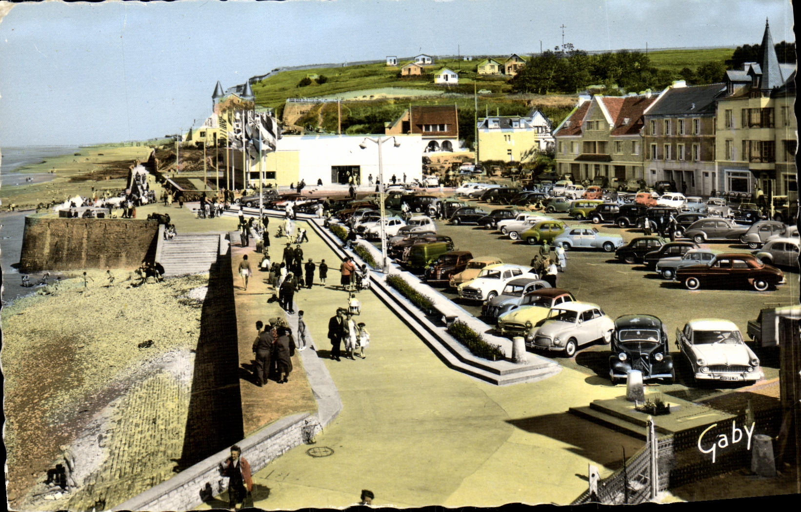 CPM Arromanches Place de la Liberation et le Musee