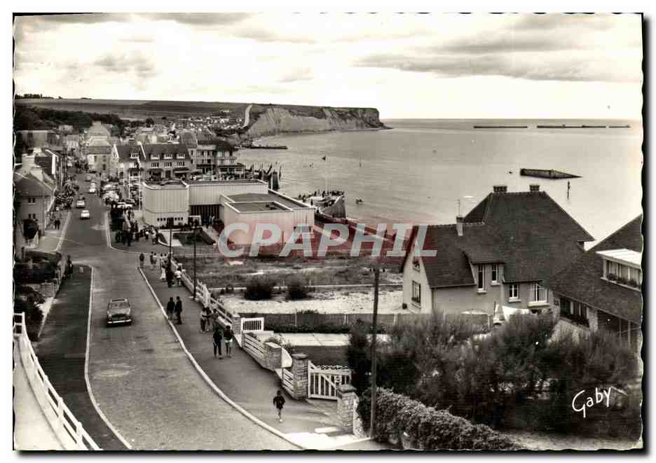 CPM Arromanches Vue d ensemble et le Musee Commemoratif du Debarquement 6 Juin 1944 Militaria