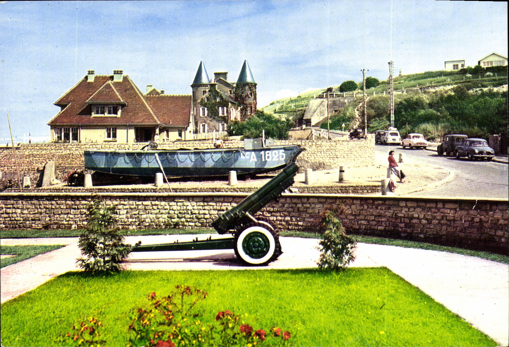 Arromanches (Calvados) — Canon et péniche de débarquement — CPAPHIL