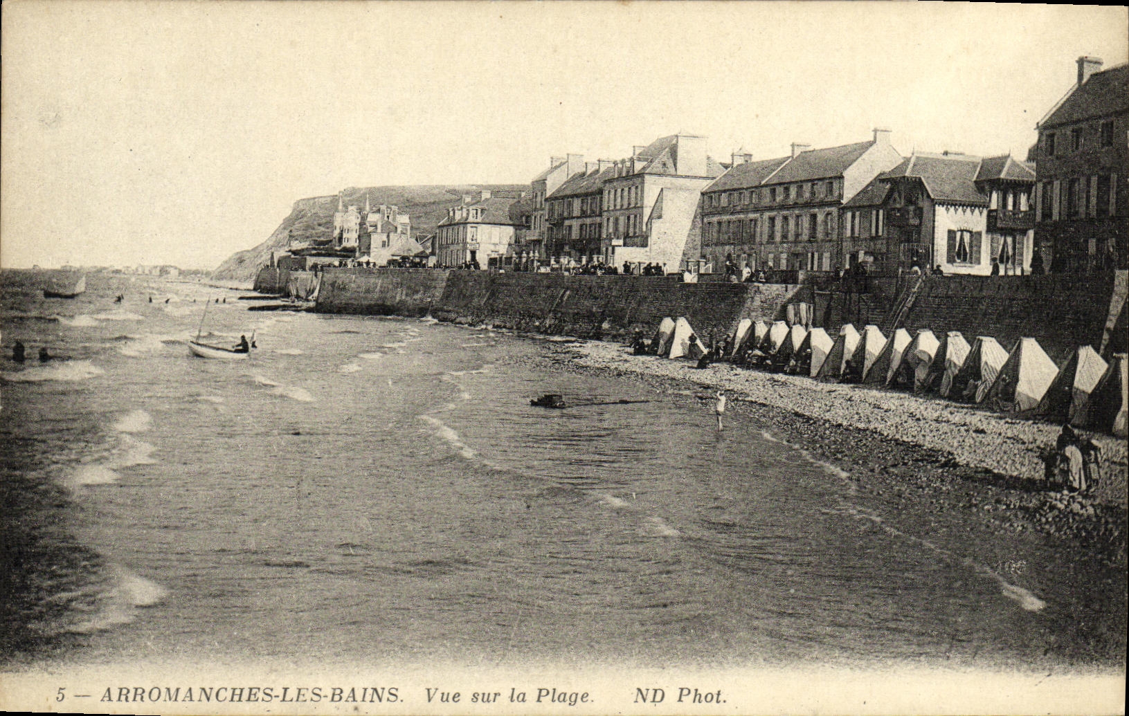 CPA Arromanches Les Bains Vue Sur la Plage