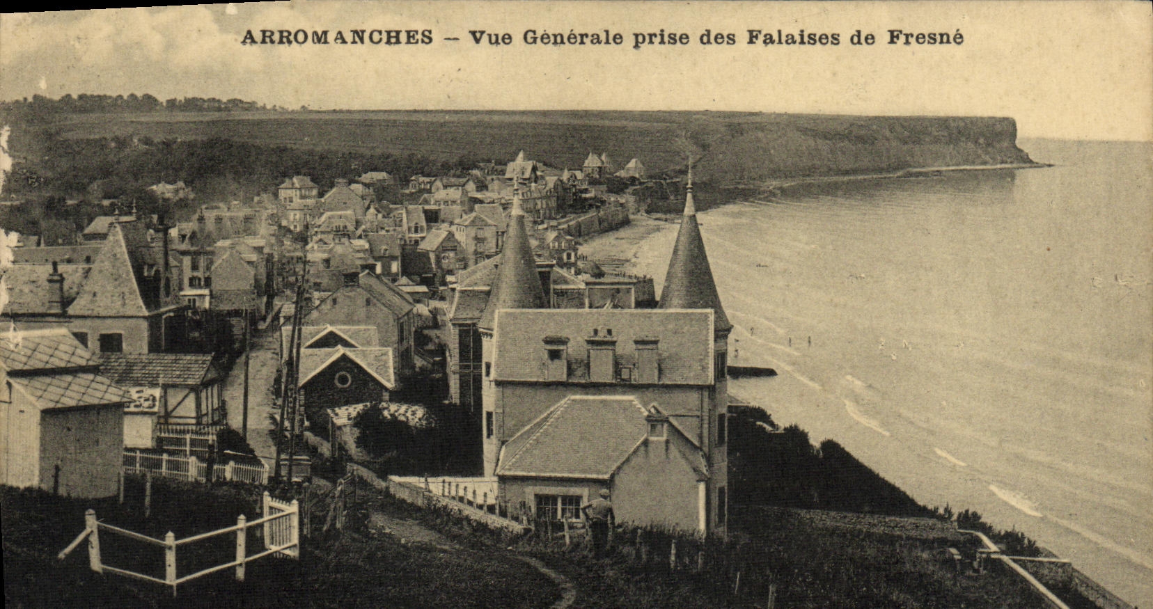 CPA Arromanches Vue Generale Prise des Falaises de fresne