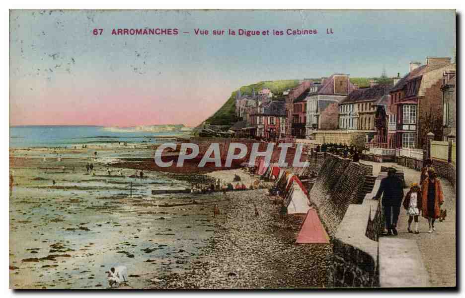 CPA Arromanches Vue Sur la Digue et les Cabines