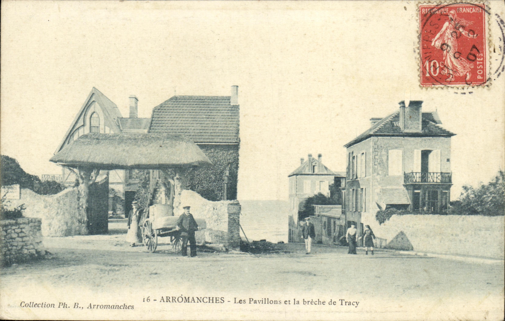 CPA Arromanches Les Pavillons et la Breche de Tracy
