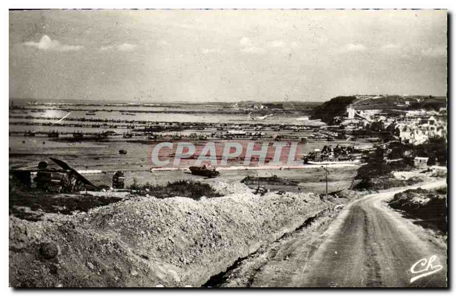 CPM Arromanches Port Winston Churchill 1944 Vue generale du port