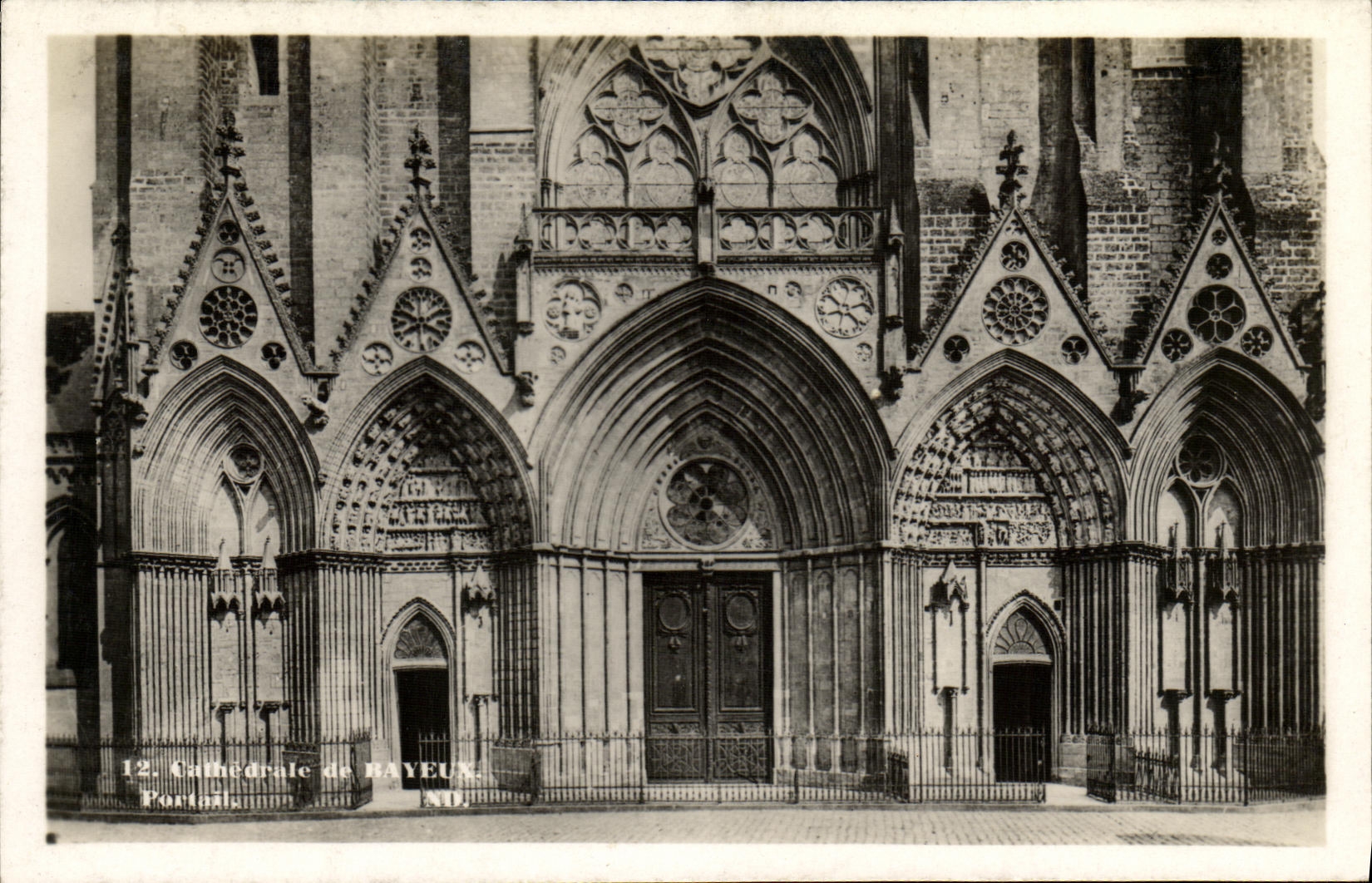 Cathédrale de RAYEUX — Portail — n°12 - Anverso
