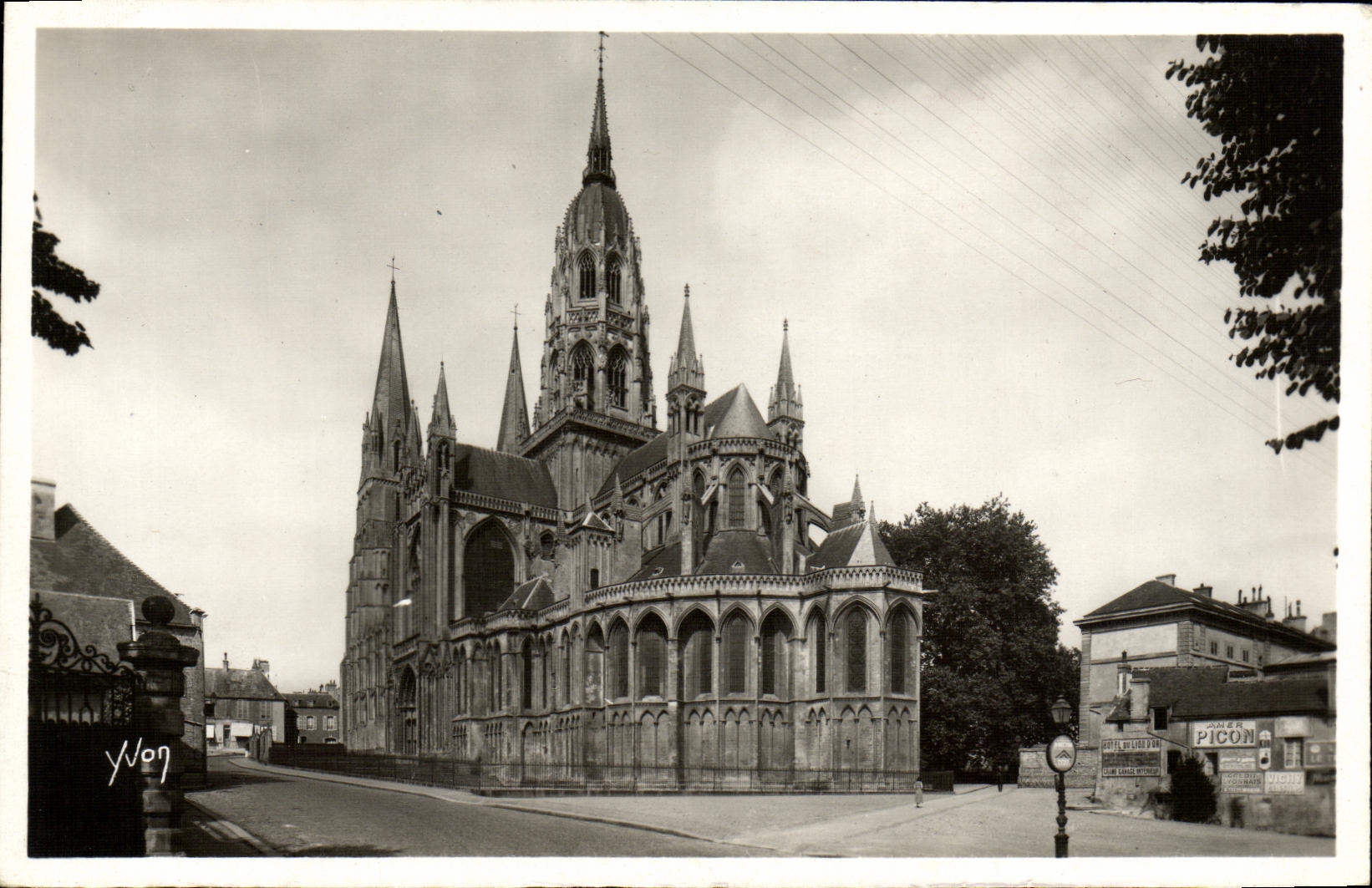 Bayeux — Cathédrale (l'abside) — Les Pattrons d'Anr Yvon, Paris