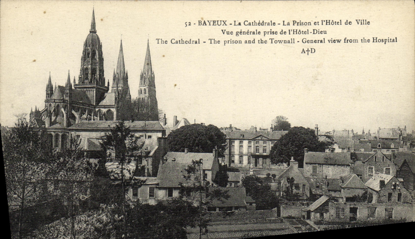 Bayeux - La Cathédrale, La Prison et l'Hôtel de Ville — vue générale prise de l'Hôtel-Dieu
