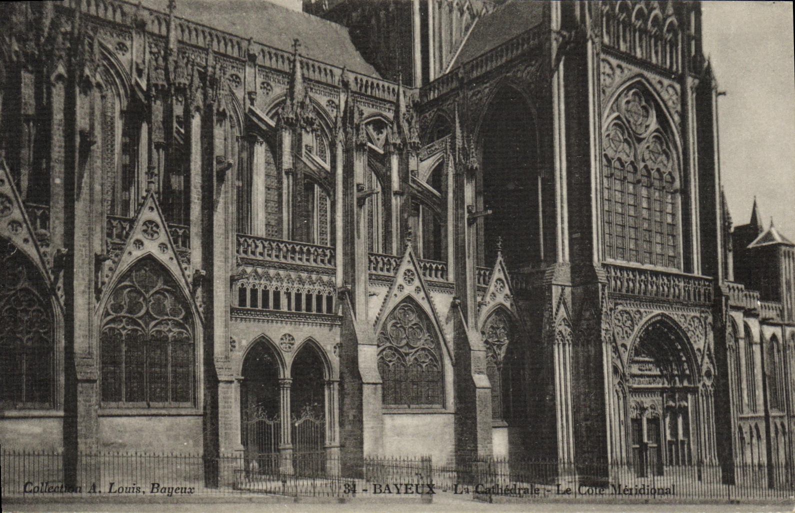 Bayeux — La Cathédrale — Le Côté Méridional — Collection A. Louis, Bayeux, n°31