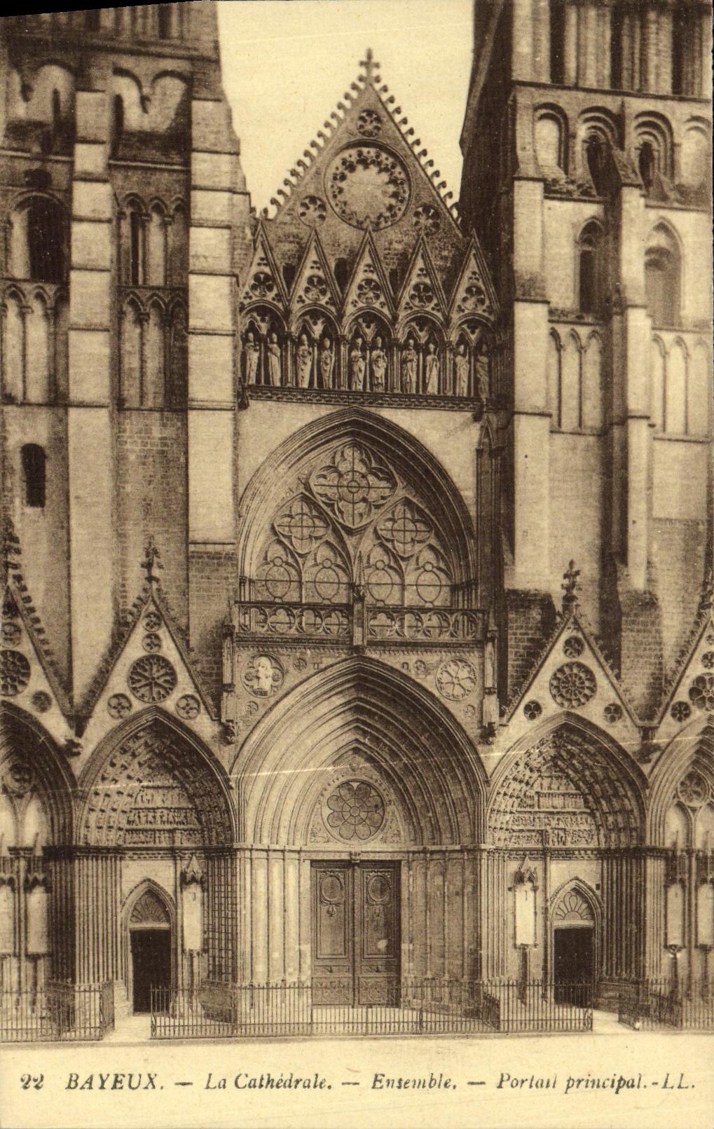 Bayeux — La Cathédrale — Ensemble — Portail principal — L.L.