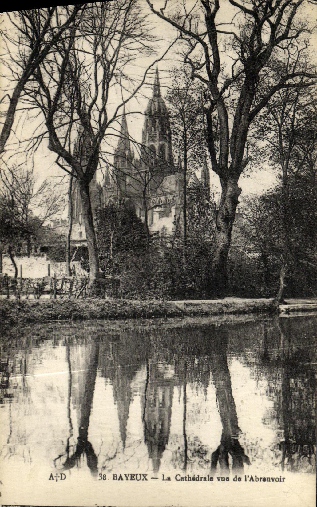 Bayeux — La Cathédrale vue de l'Abreuvoir