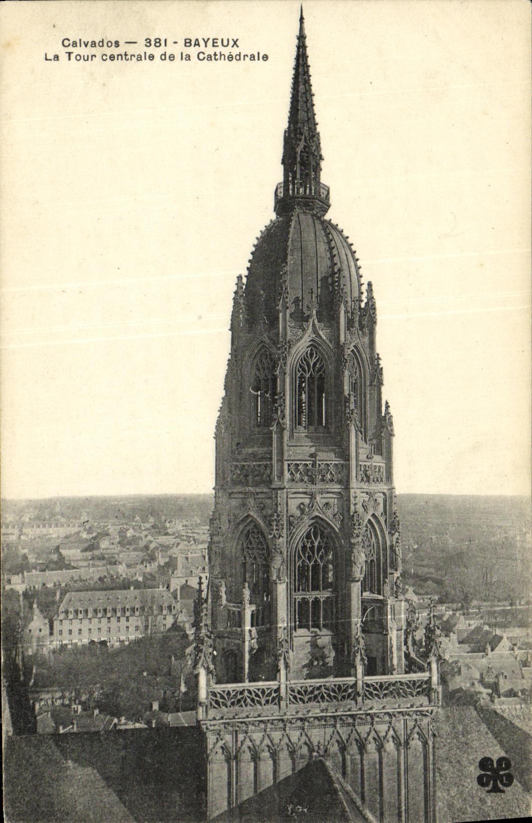 Bayeux — La Tour centrale de la Cathédrale — Calvados 381