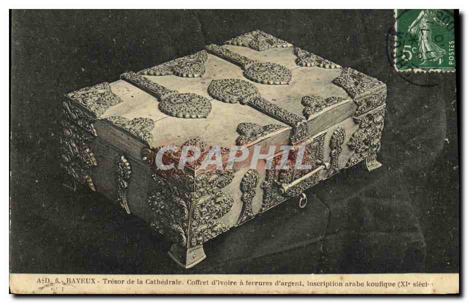 Bayeux - Schatz der Kathedrale — Elfenbeinkasten mit Silberhardware, arabisch-kufische Inschrift (11. Jahrhundert) — A.+D. Verlag