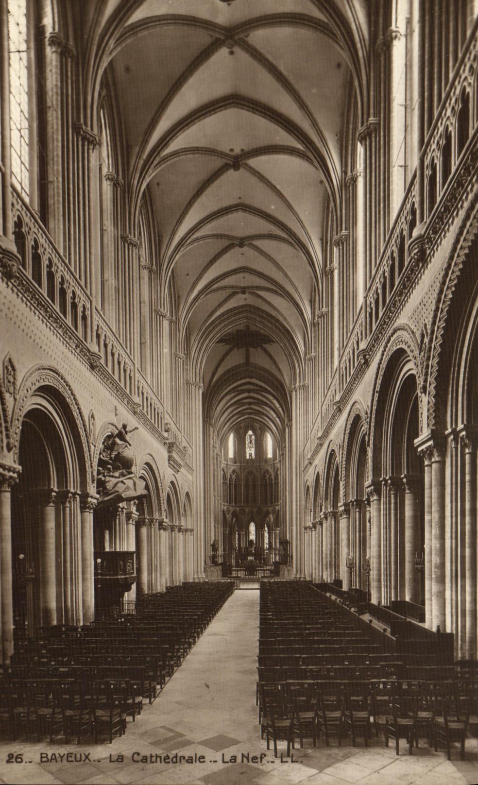 Bayeux — La Cathédrale — La Nef — LL