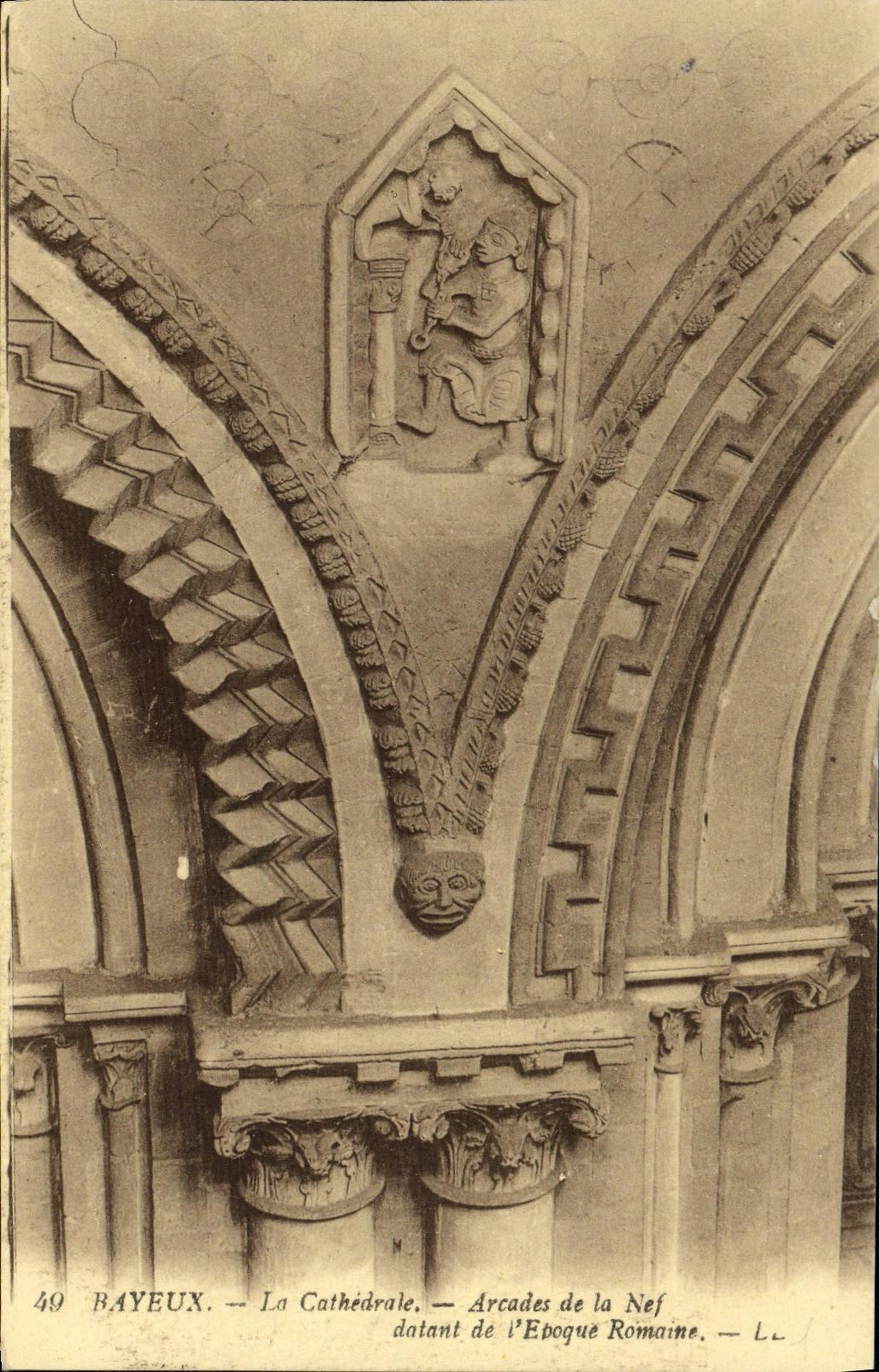 Bayeux — La Cathédrale. Arcades de la Nef datant de l'Époque Romane — Éditeur L. L. n°49