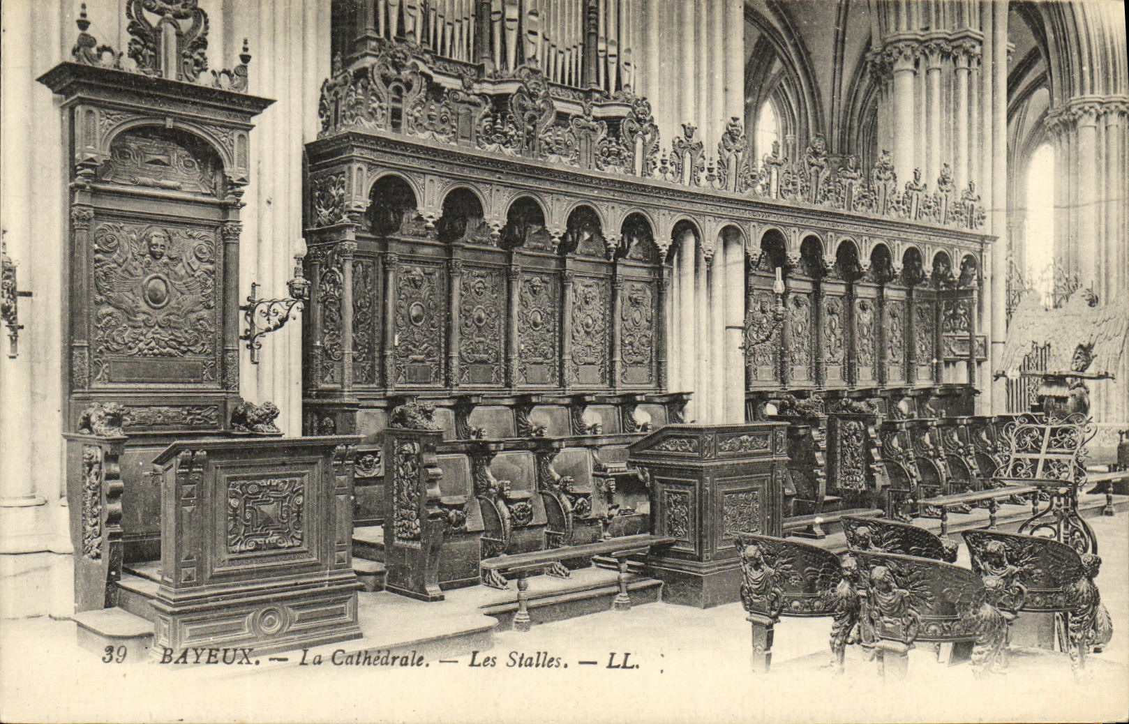 Bayeux — Die Kathedrale — Die Stühle — LL.