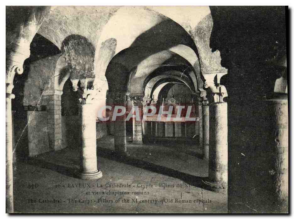 Rayeux - La Cathédrale - Crypte - Piliers du XIe siècle