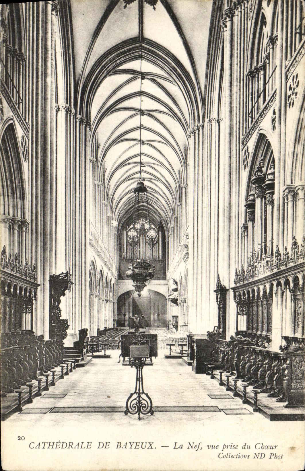 CPA Bayeux de Cathedrale La Nef Vue Prise du Choeur Orgues