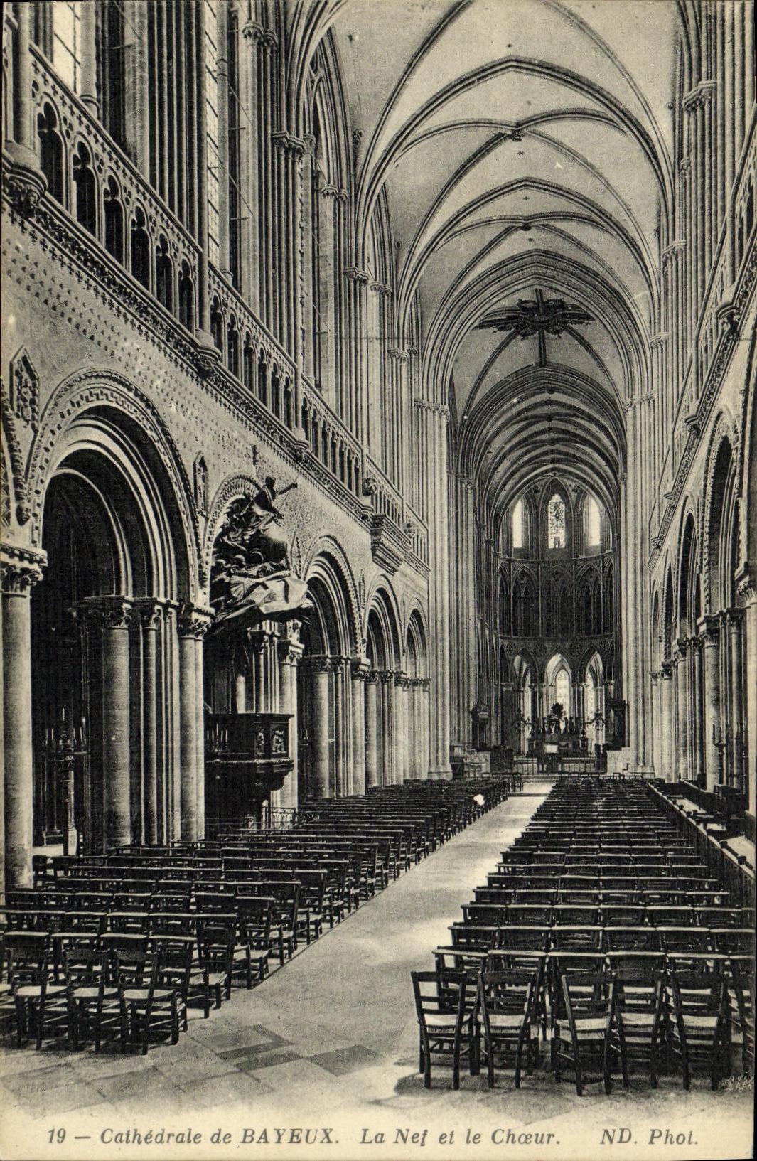 Cathédrale de BAYEUX — La Nef et le Chœur — ND. Phol. — n°19