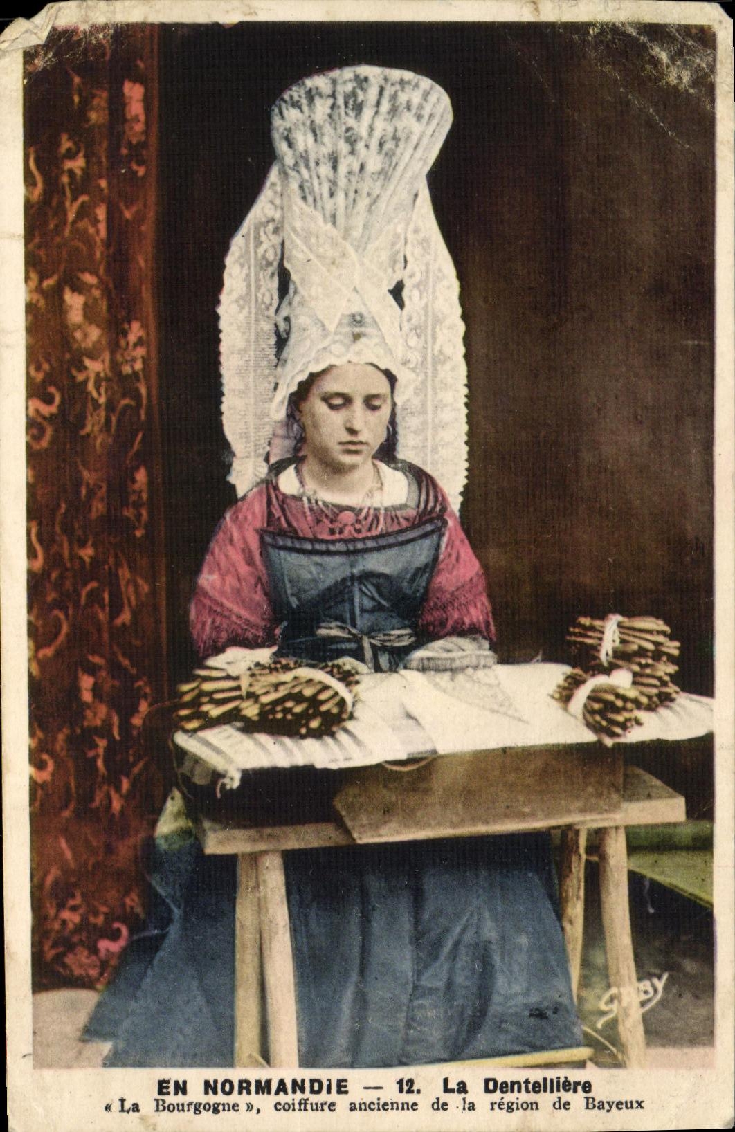 La Dentellière — Coiffure ancienne de la région de Bayeux