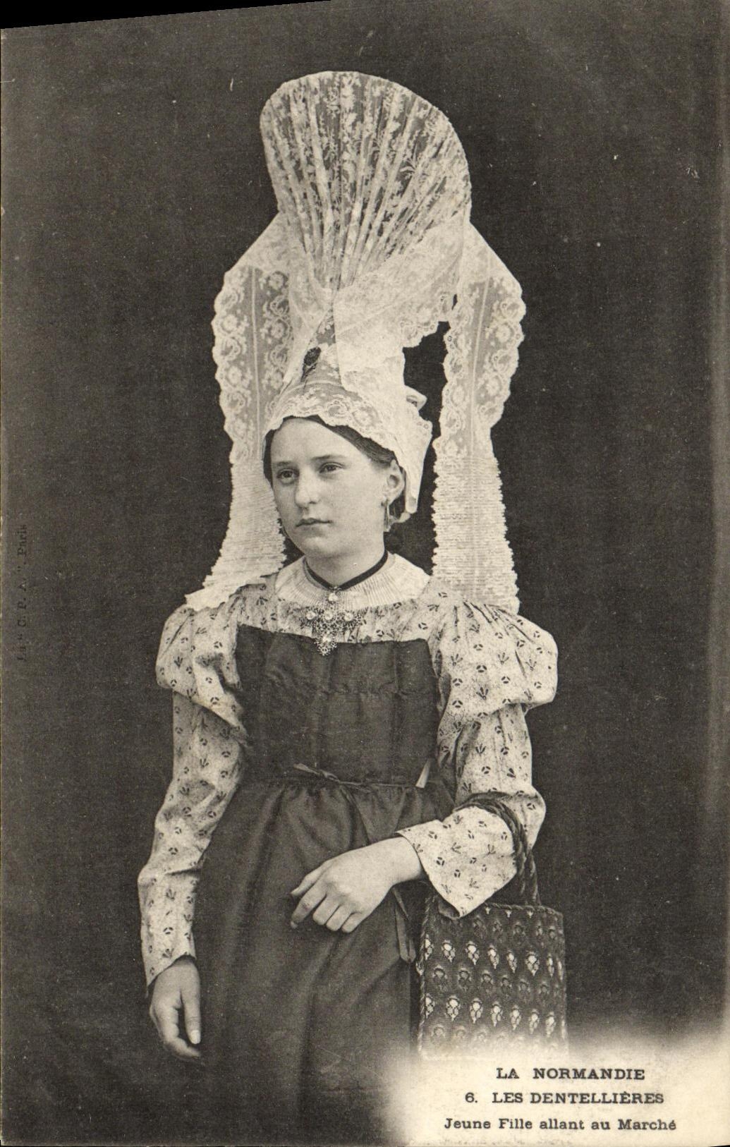 Jeune Fille allant au Marché — La Normandie, série 6 — Les Dentellières