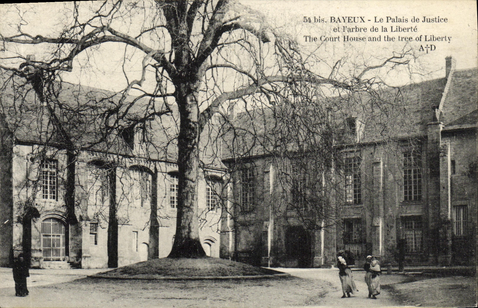 CPA Bayeux Le Palais de Justice et l Arbre de la Liberte