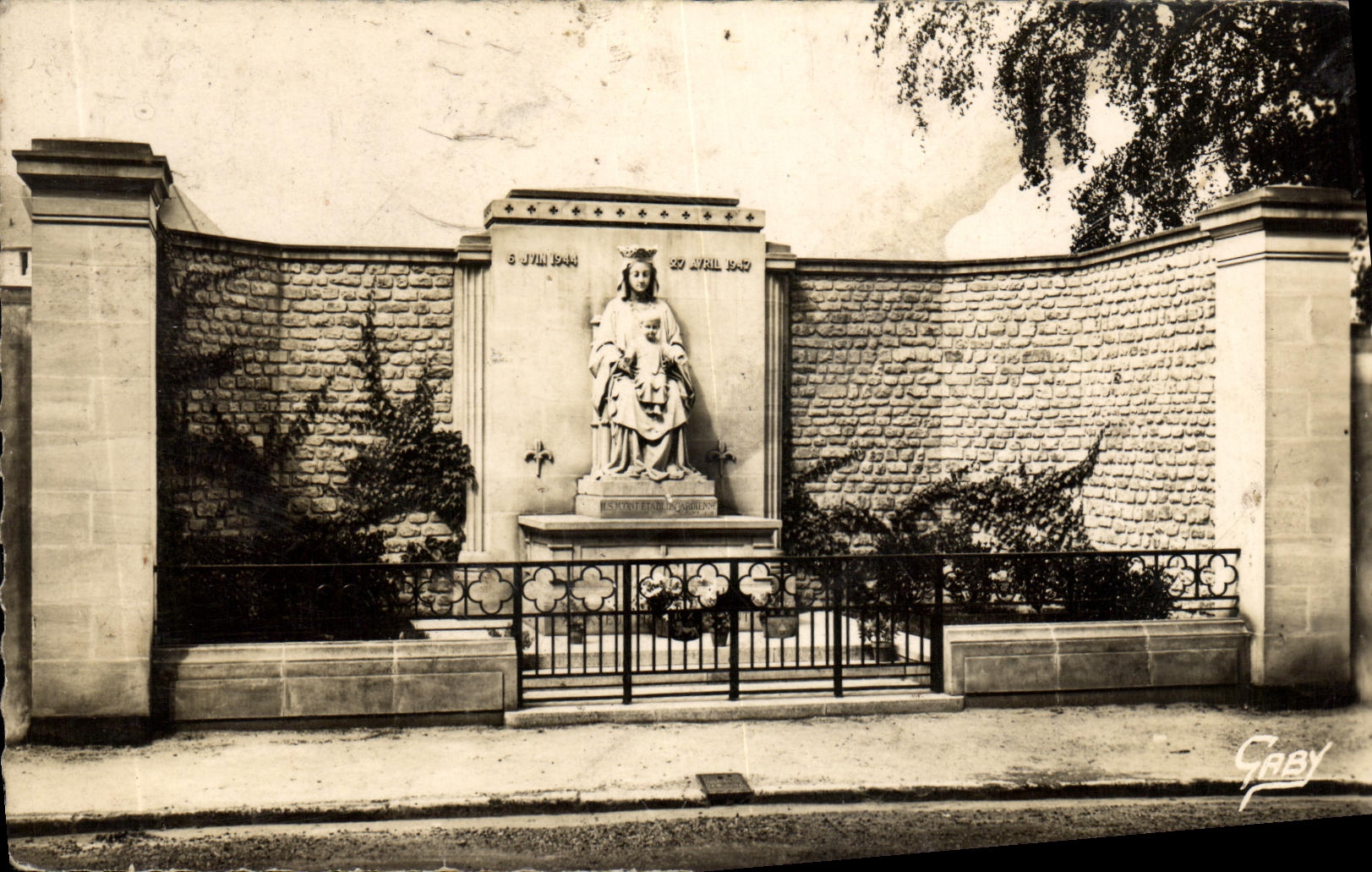 Monument de Reconnaissance à la Vierge — Place de Gaulle — Éditions GABY