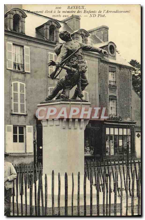 CPA Bayeux Monument a la memoire de l arrondissement morts aux armes Miltaria