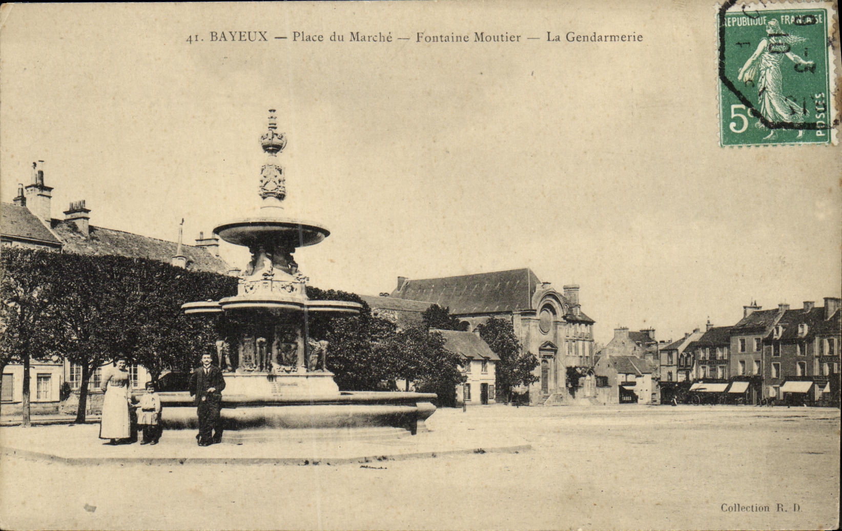 Bayeux — Place du Marché — Fontaine Moutier — La Gendarmerie