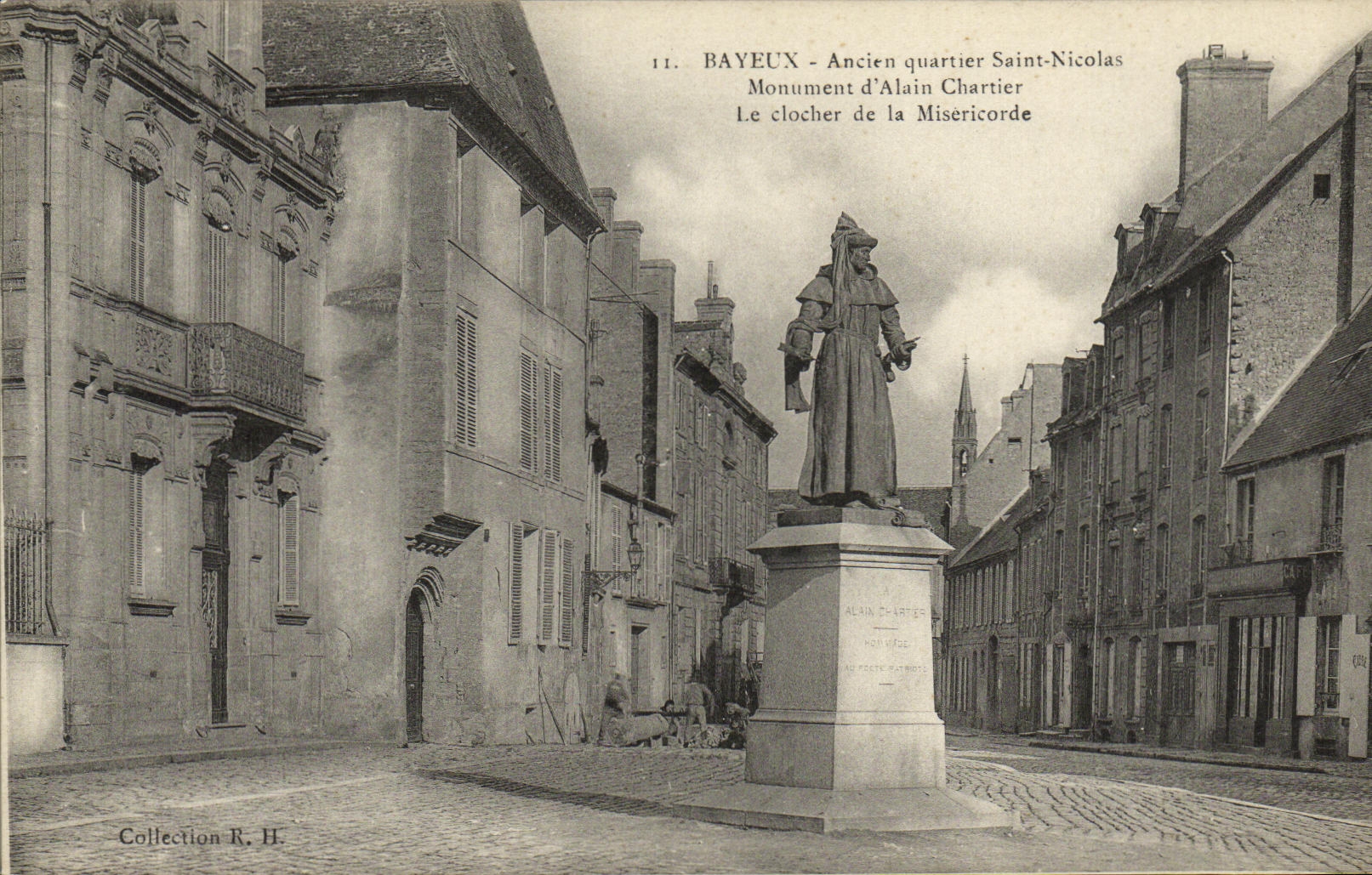 Bayeux - Ancien quartier Saint-Nicolas — Monument d'Alain Chartier, le clocher de la Miséricorde — Collection R. H.