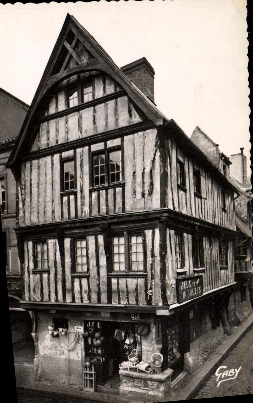 CPA Bayeux Angle des Rues Saint Martin et Franche Vieille Maison