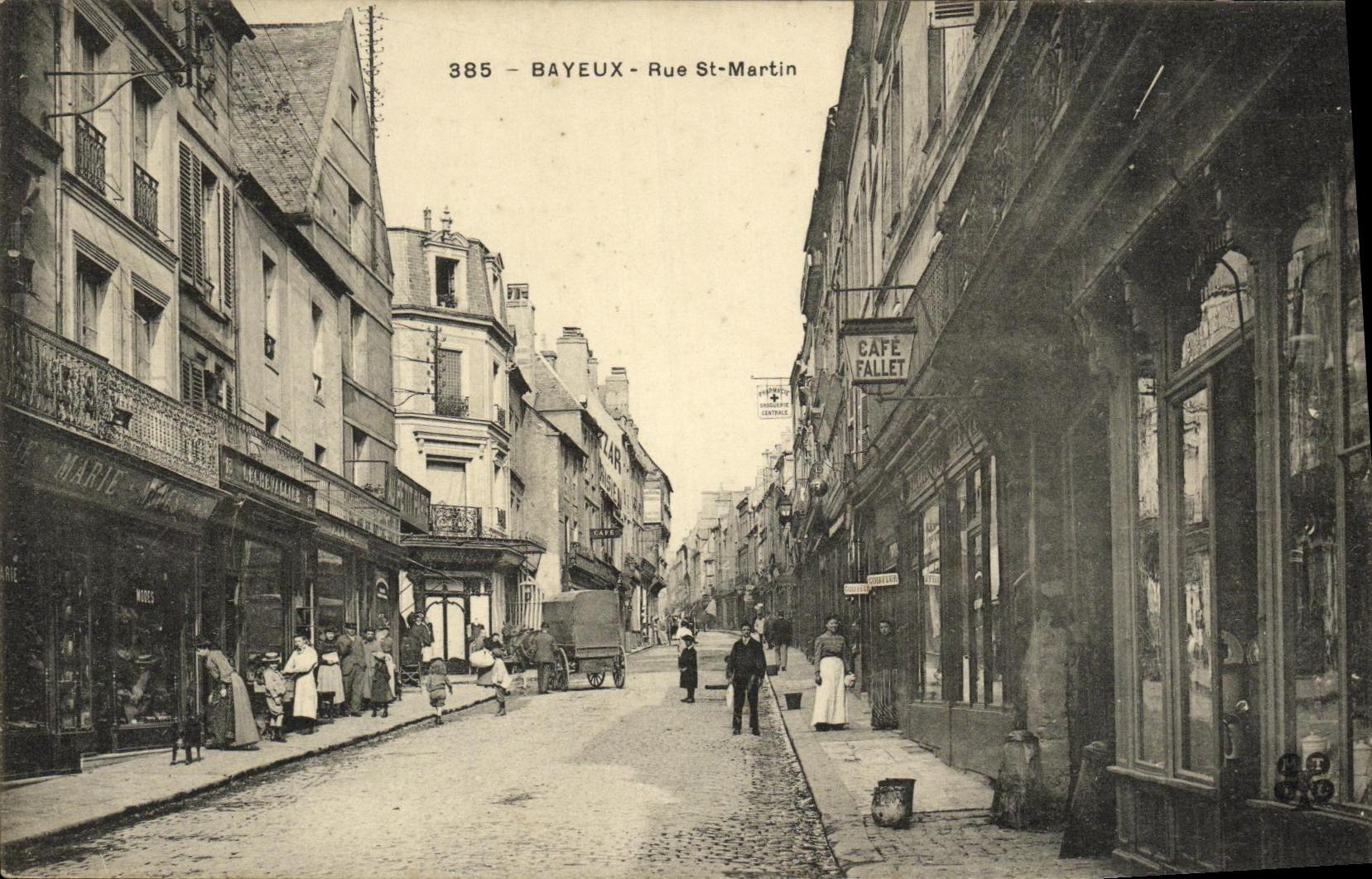 Bayeux - Rue St-Martin — vue de la rue avec café Fallet et commerces — éditeur Bellemare, n° 385