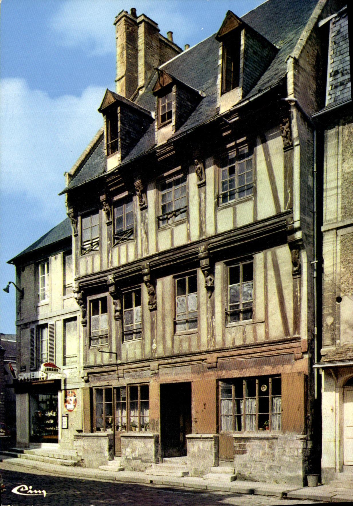 Bayeux — Maison du XVᵉ siècle — Imprimeur Combier