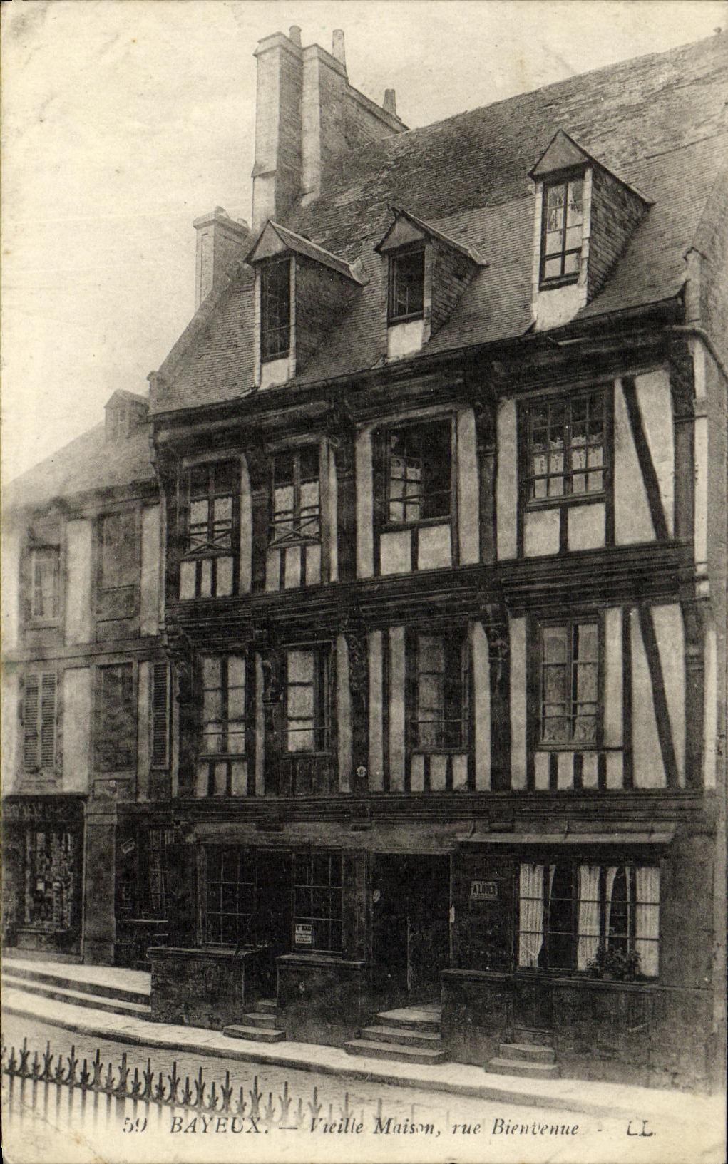 Bayeux — Vieille Maison, rue Bientvenue — LL
