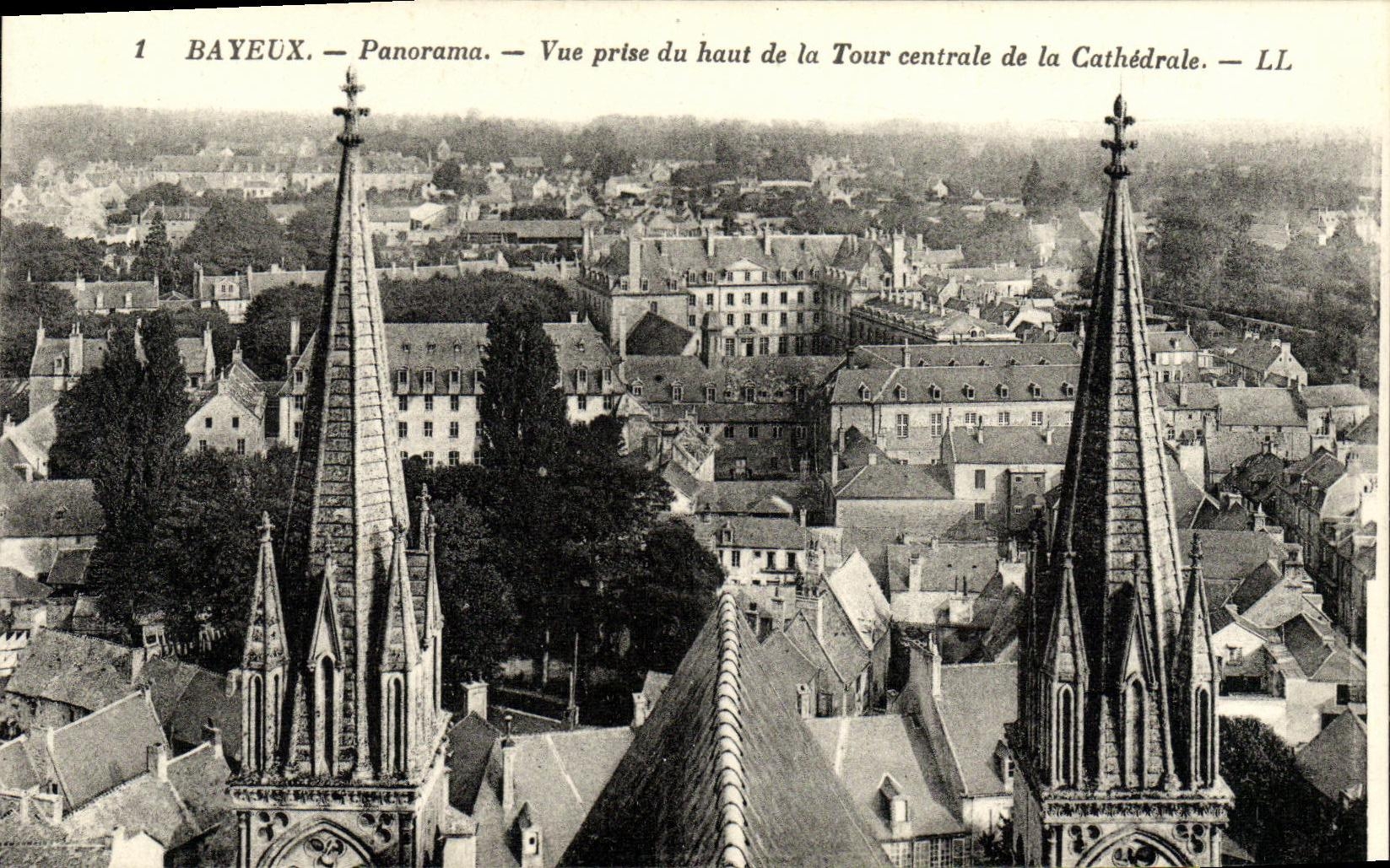 Bayeux — Panorama — Vue prise du haut de la Tour centrale de la Cathédrale — LL