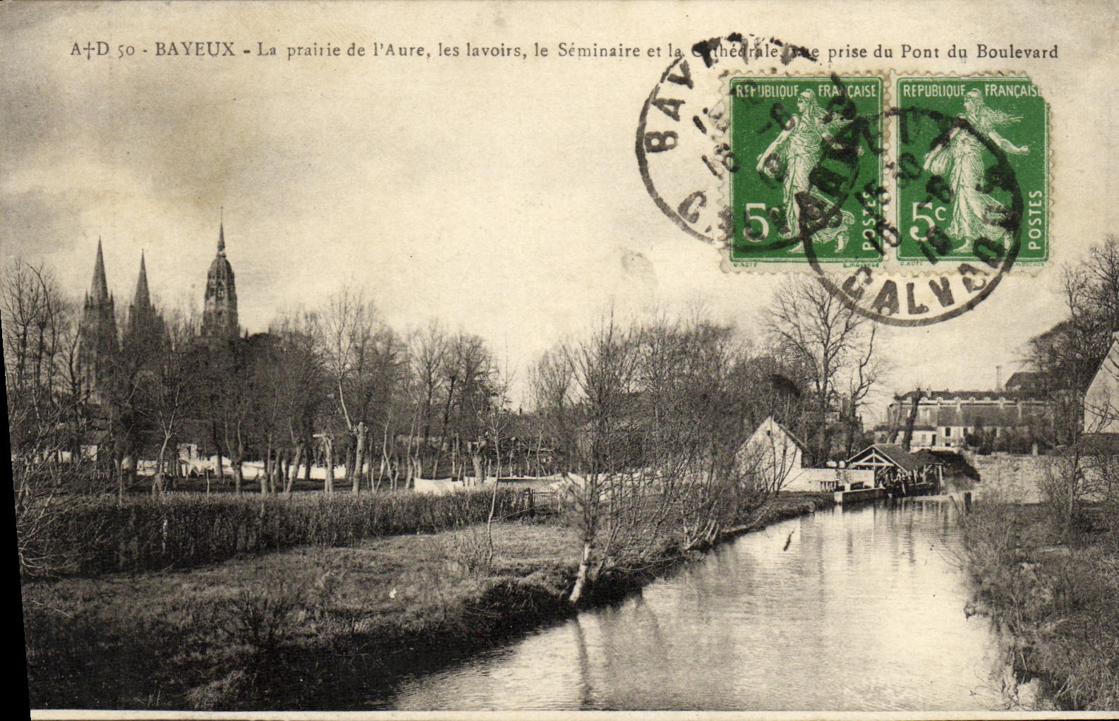 Bayeux — La prairie de l'Aure, les lavoirs, le Séminaire et la Cathédrale vue prise du Pont du Boulevard — A. Dupois, éditeur