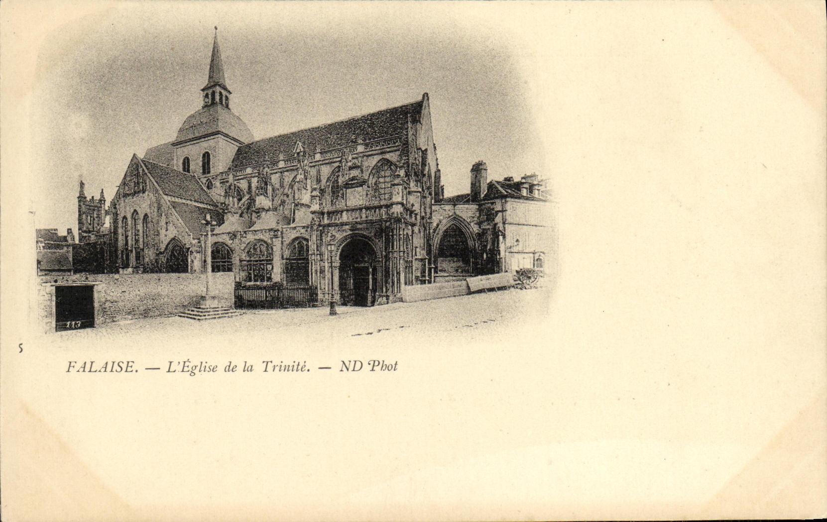 CPA Falaise L Eglise de la Trinite