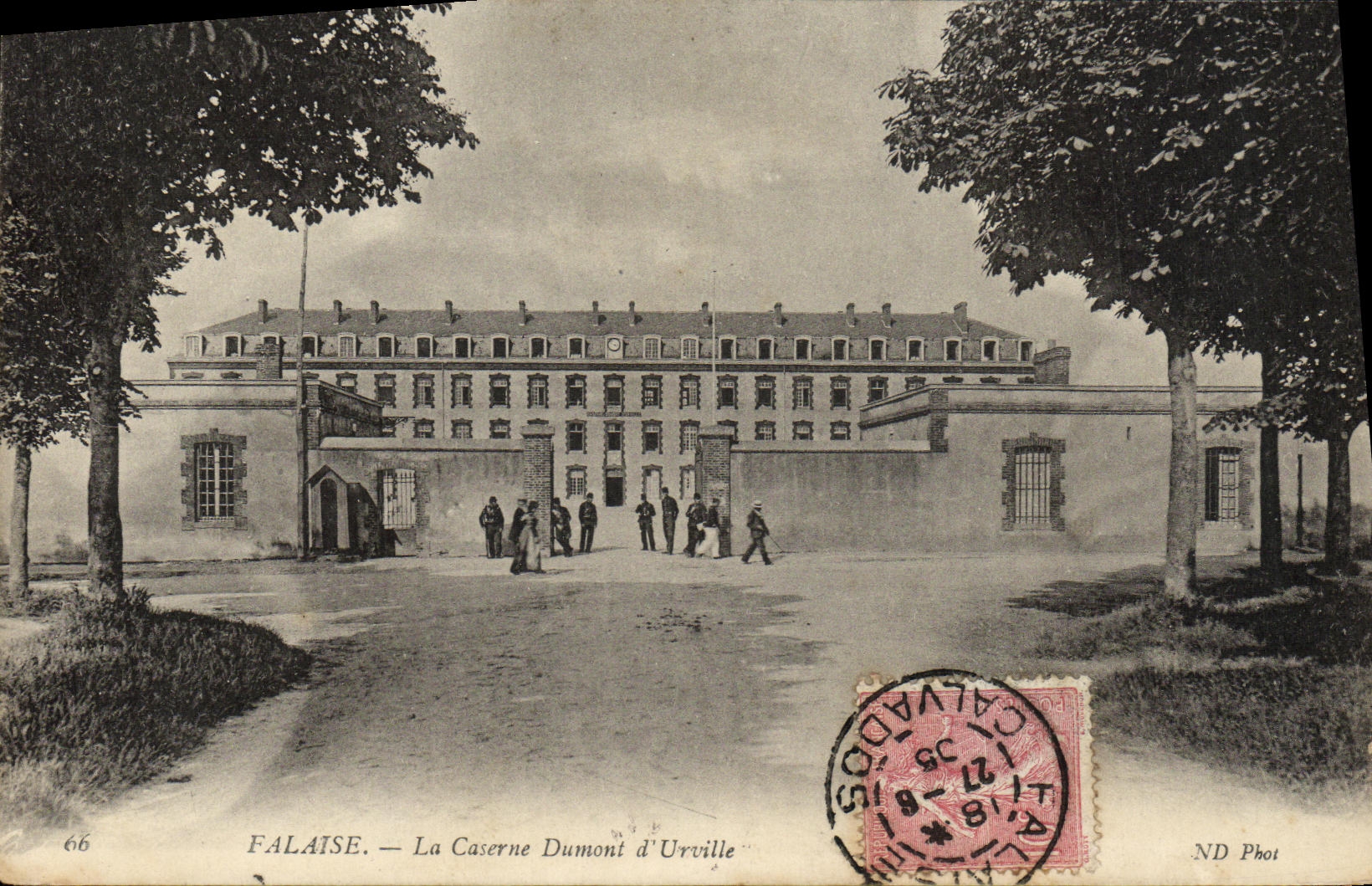 Falaise — La Caserne Dumont d'Urville — ND Phot