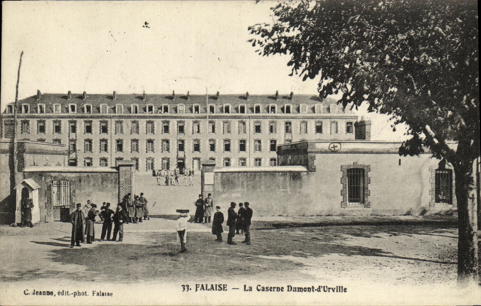 Falaise — La Caserne Dumont-d'Urville — C. Jeanne, édit.-phot. Falaise