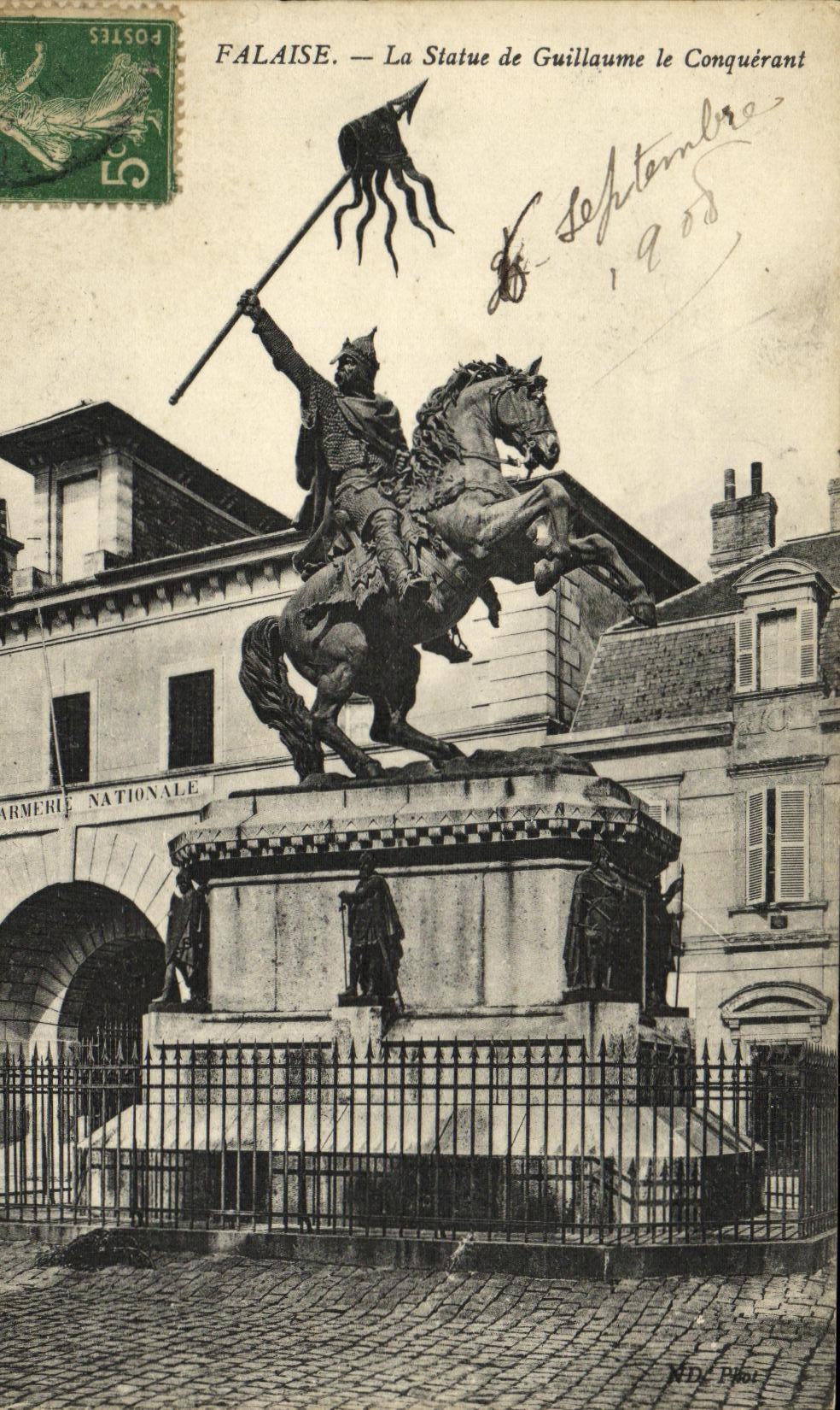 FALAISE — La Statue de Guillaume le Conquérant — Éditeur R.D. Piot, n° S31504