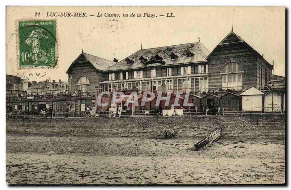 CPA Luc Sur Mer Le Casino Vu de la Plage
