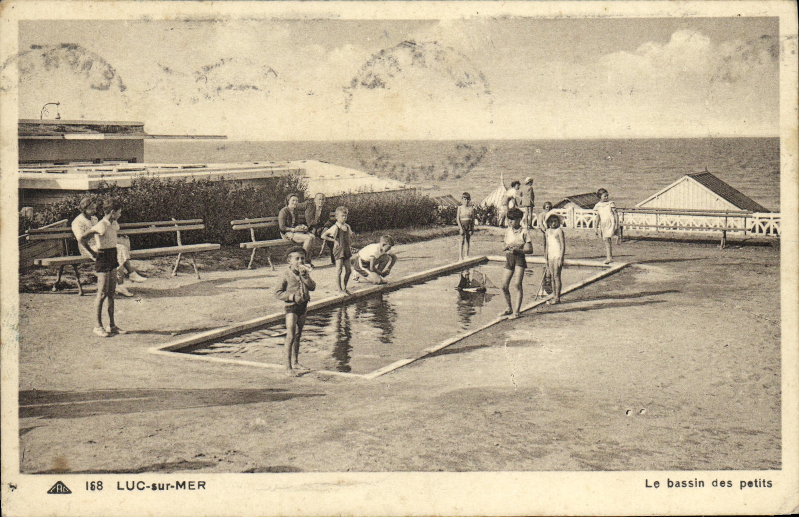 LUC-sur-MER — Le bassin des petits — C.3 DES ARTS PHOTOGRAPHIQUES