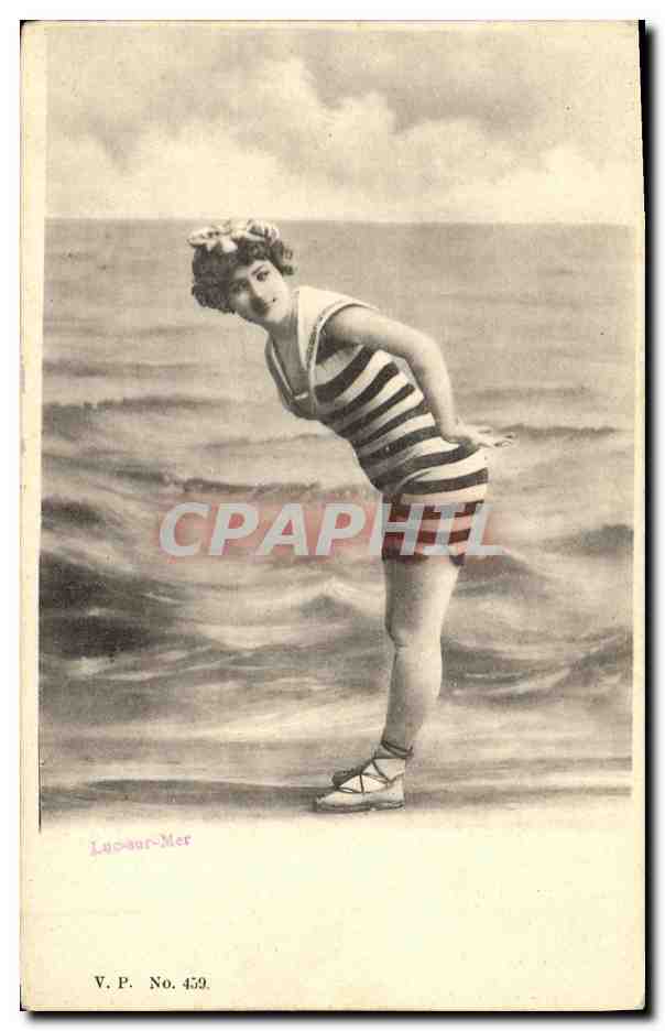 CPA Luc Sur Mer Femme en maillot de Bain Folklore